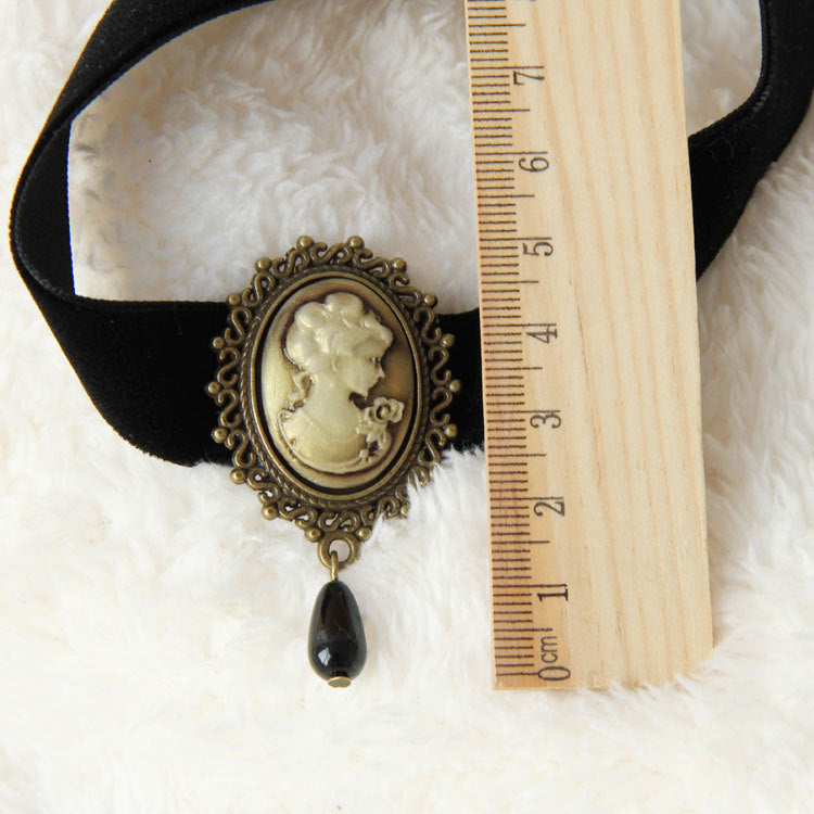 Gothic Design Short Necklace with Victorian Headpiece