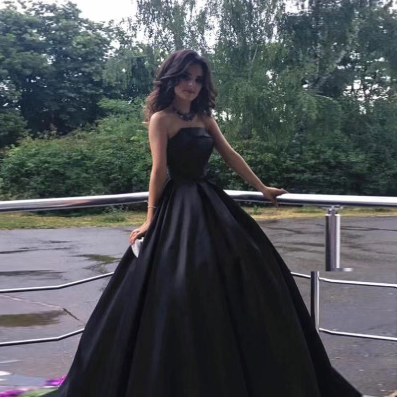 Robe longue de soirée en satin noir pour femme
