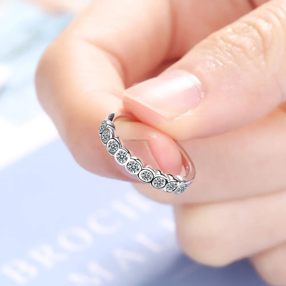 Bague ouverte minimaliste tendance avec diamants