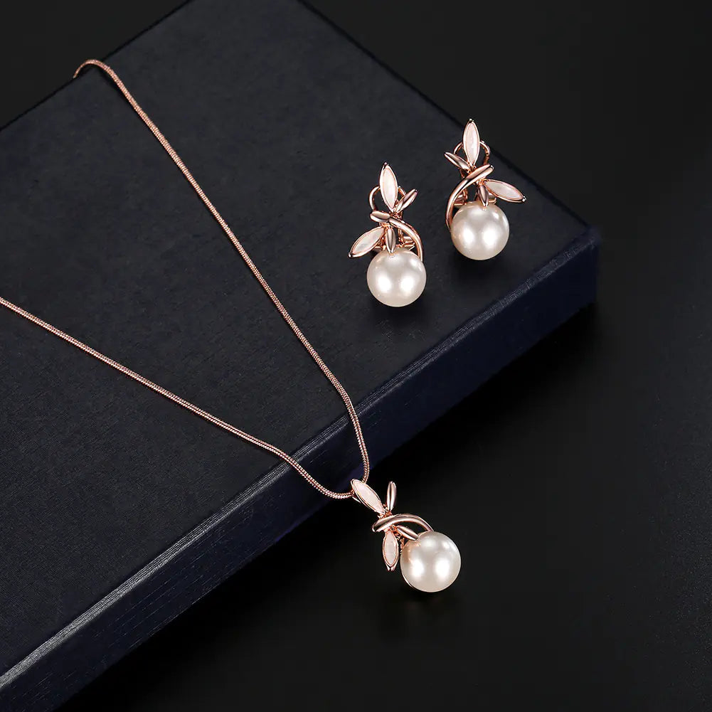 Parure collier et boucles d'oreilles perles mode pour mariées