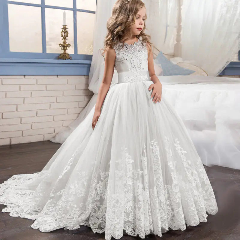 Robe de mariée assortie au bouquet de fleurs pour filles