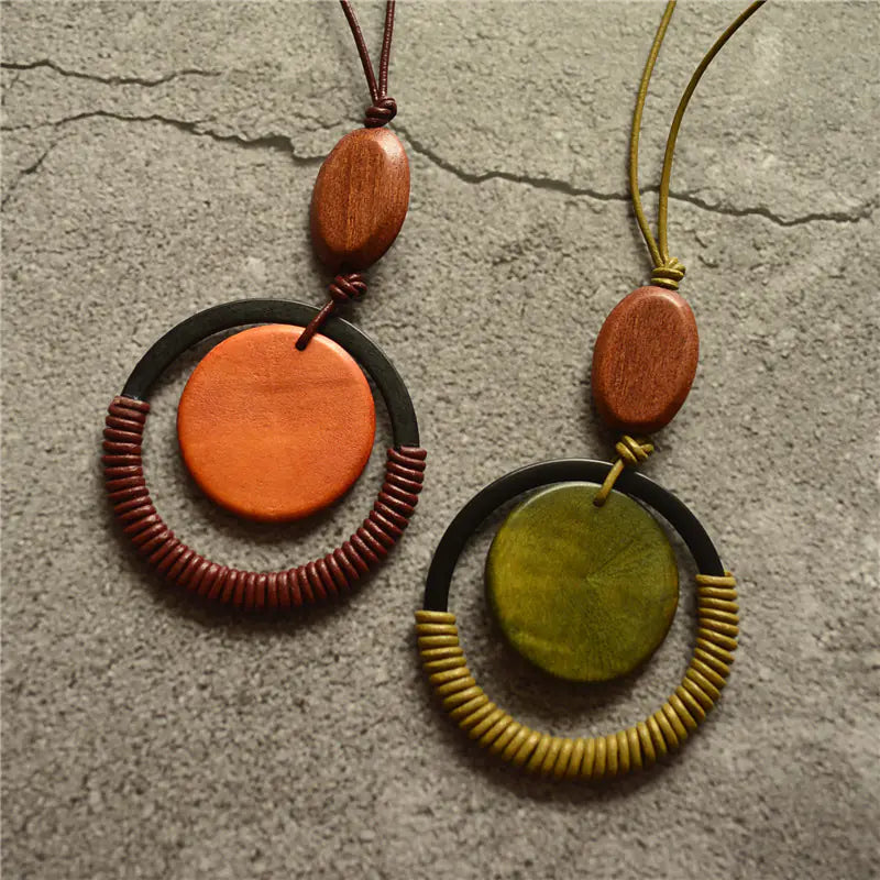 Collier ras-de-cou minimaliste en cuir avec pendentif en bois
