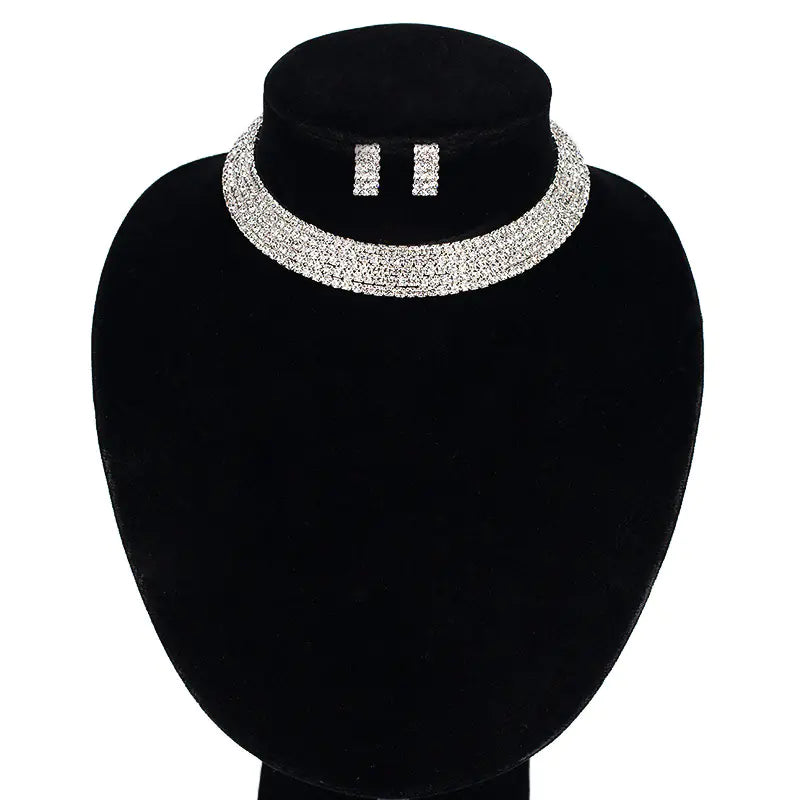 Parure ras du cou et boucles d'oreilles de luxe en cristal