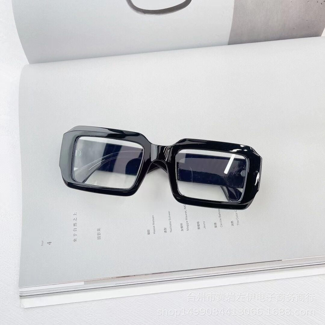 Lunettes de soleil carrées tendance 2023 pour couples