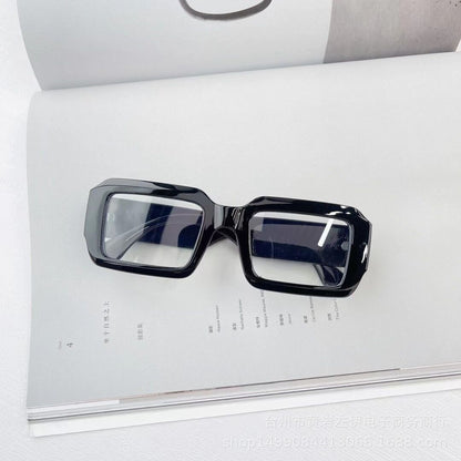 Lunettes de soleil carrées tendance 2023 pour couples