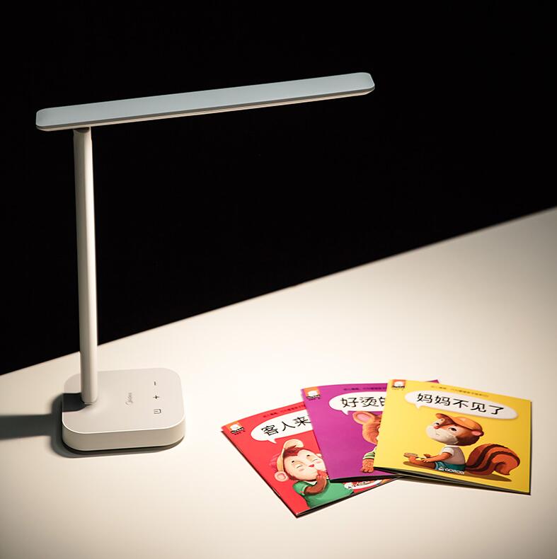 Lampe de bureau LED rechargeable pour étudiants avec protection oculaire