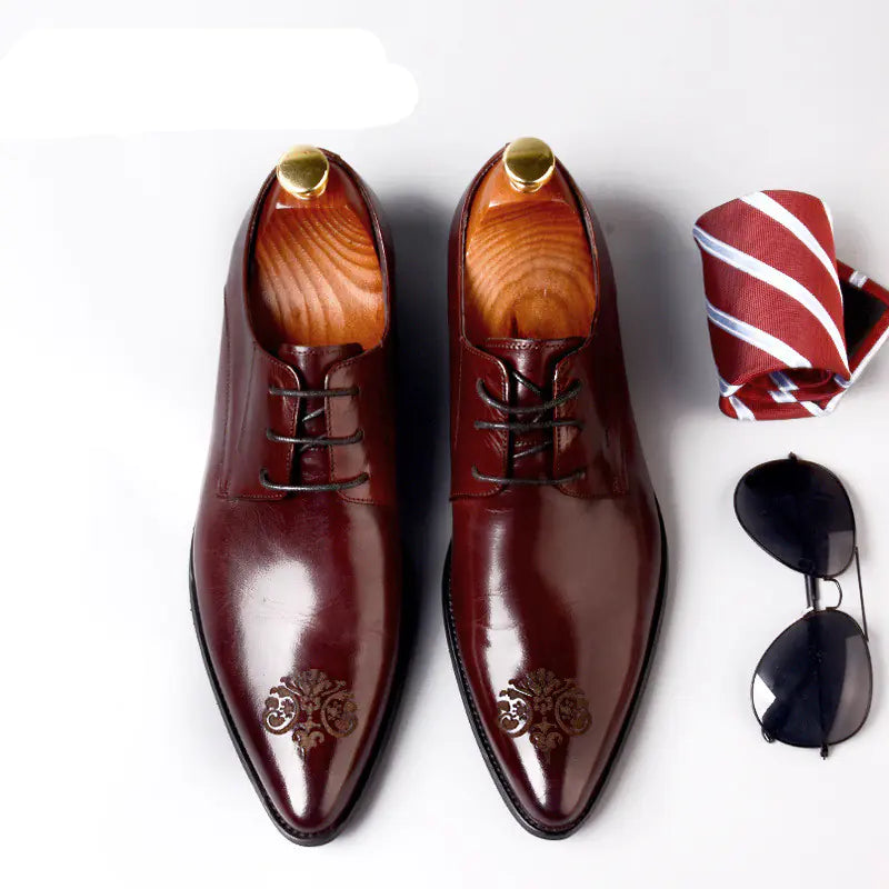 Pointed Carved Leather Shoes