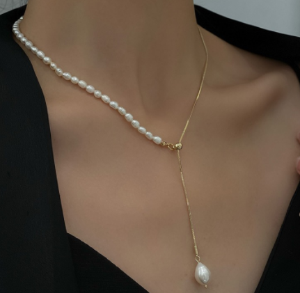 Sweater Chain with Pearl Necklace