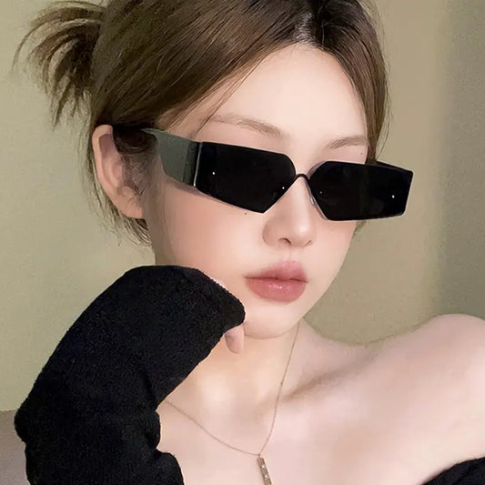 스트리트 스타일을 위한 미래 지향적인 Y2K 무테 선글라스