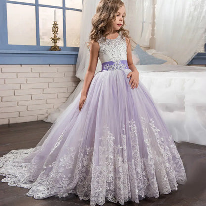 Robe de mariée assortie au bouquet de fleurs pour filles