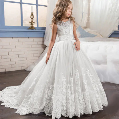 Robe de mariée assortie au bouquet de fleurs pour filles