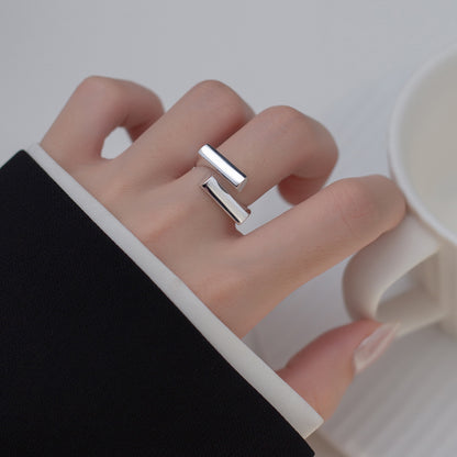 European and American Special-Interest Cross Ring