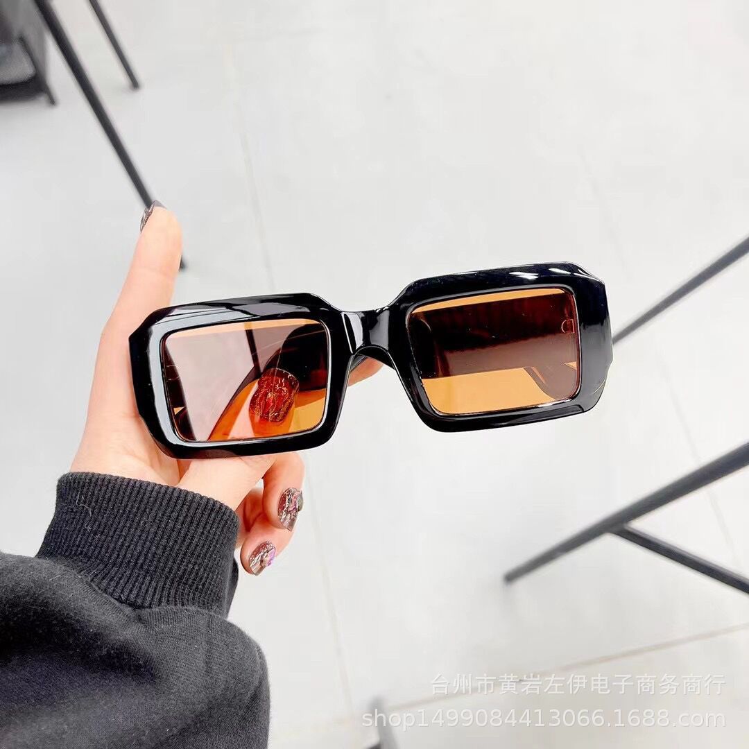 Lunettes de soleil carrées tendance 2023 pour couples