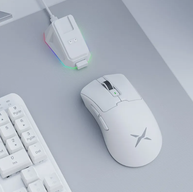 M900 Ultra-Light Wireless Esports Mouse