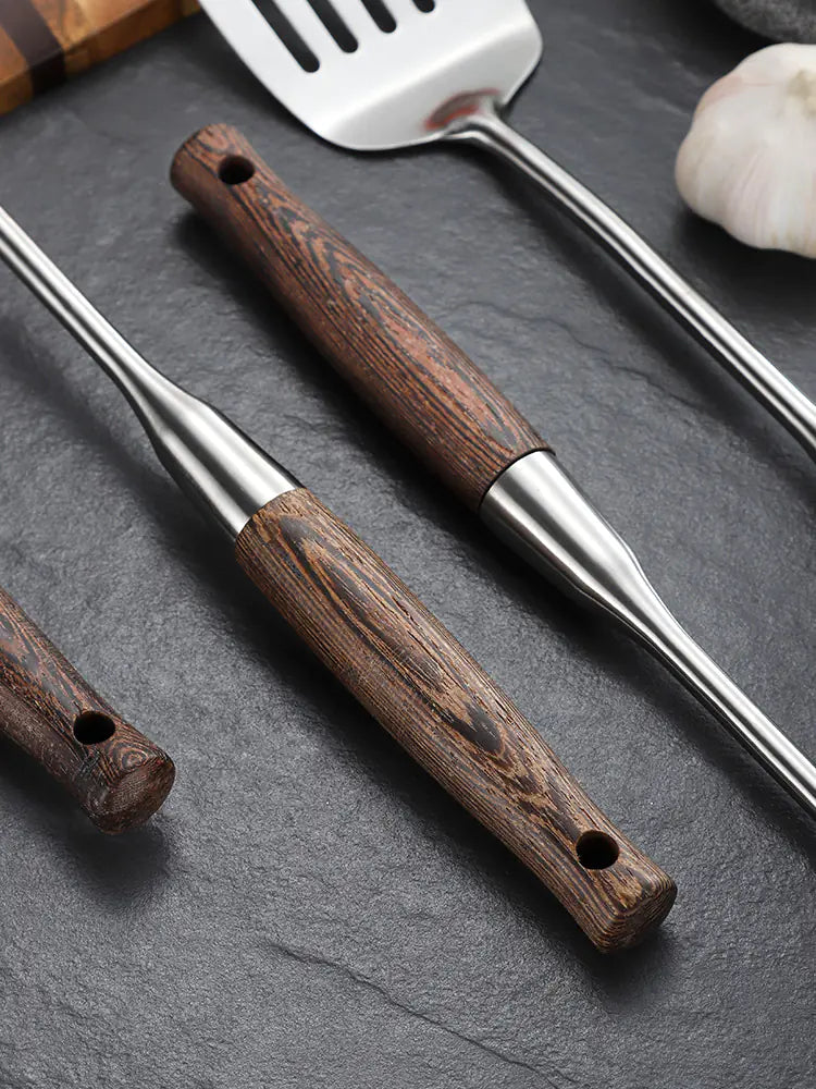 Batterie d'ustensiles de cuisine contemporaine