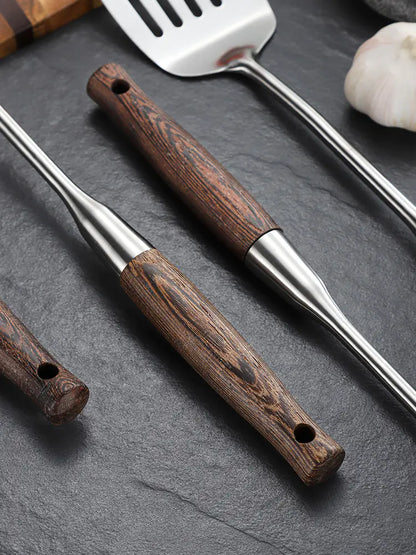 Batterie d'ustensiles de cuisine contemporaine