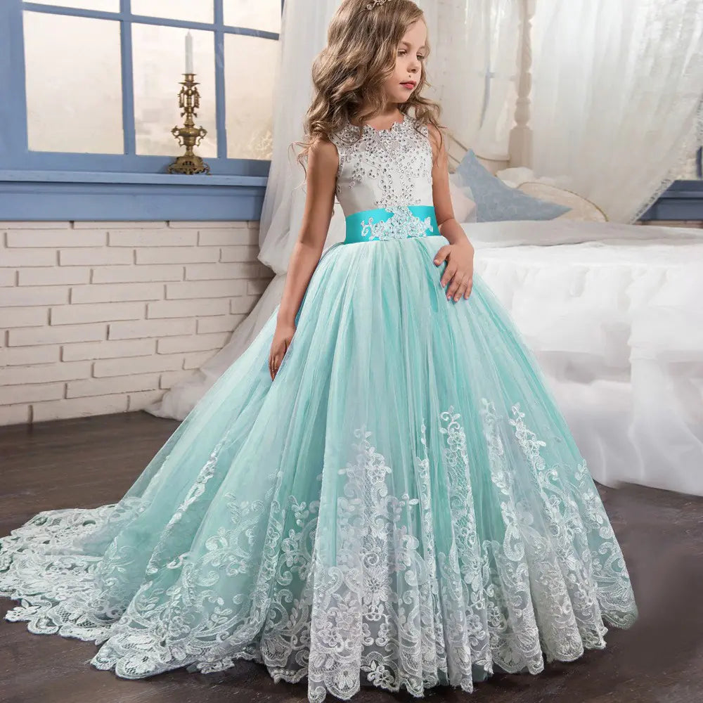 Robe de mariée assortie au bouquet de fleurs pour filles