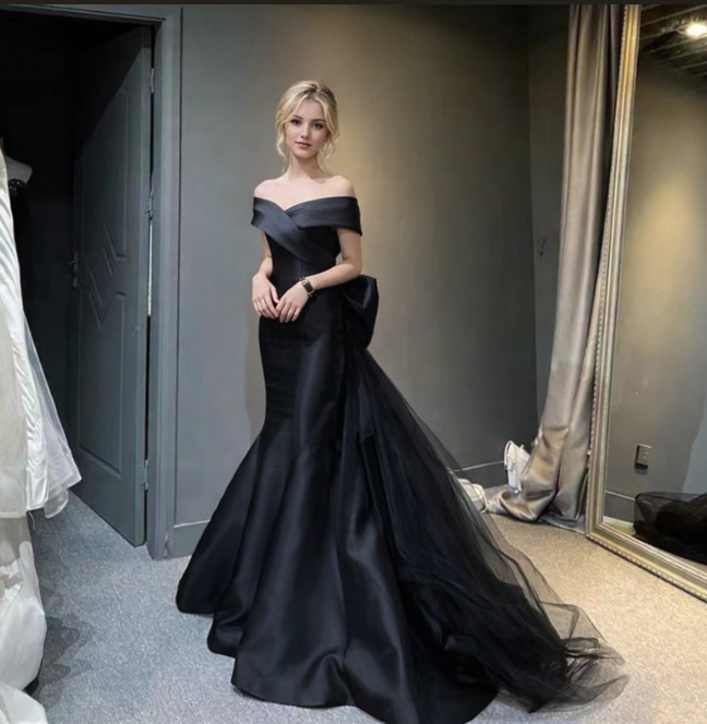 Elegant Black Evening Dress for Women