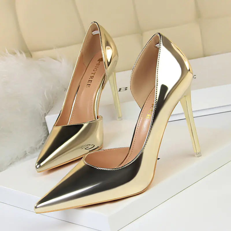 Stylish Pointed Toe with Metal Heel