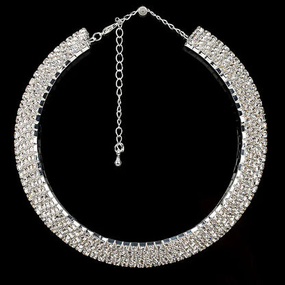 Parure ras du cou et boucles d'oreilles de luxe en cristal